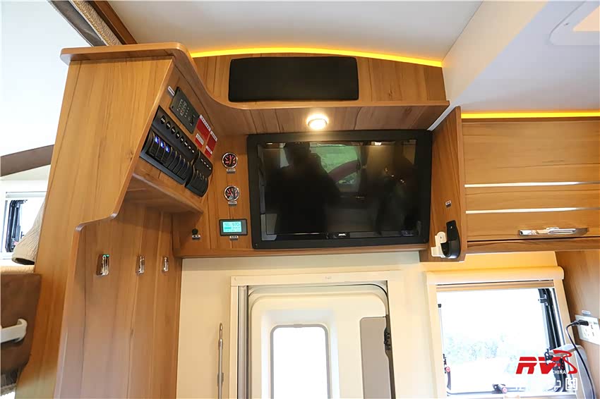 赛德房车2020白鲸纵置子母床版 优惠价45.8万起