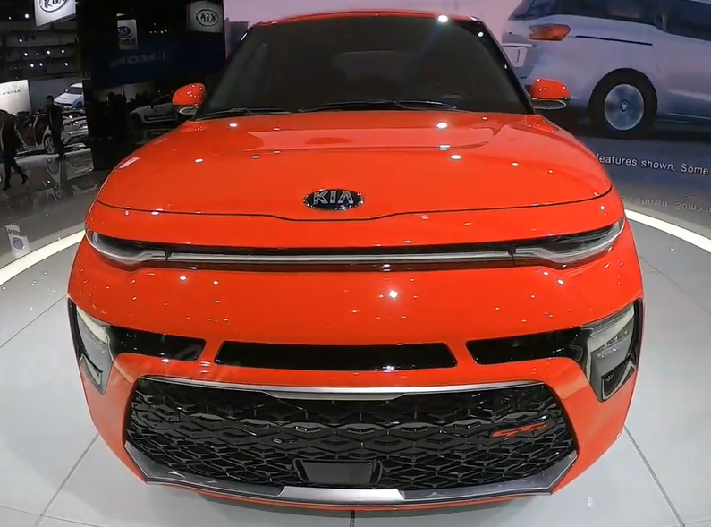 橙红色起亚 soul gt line版本车型!