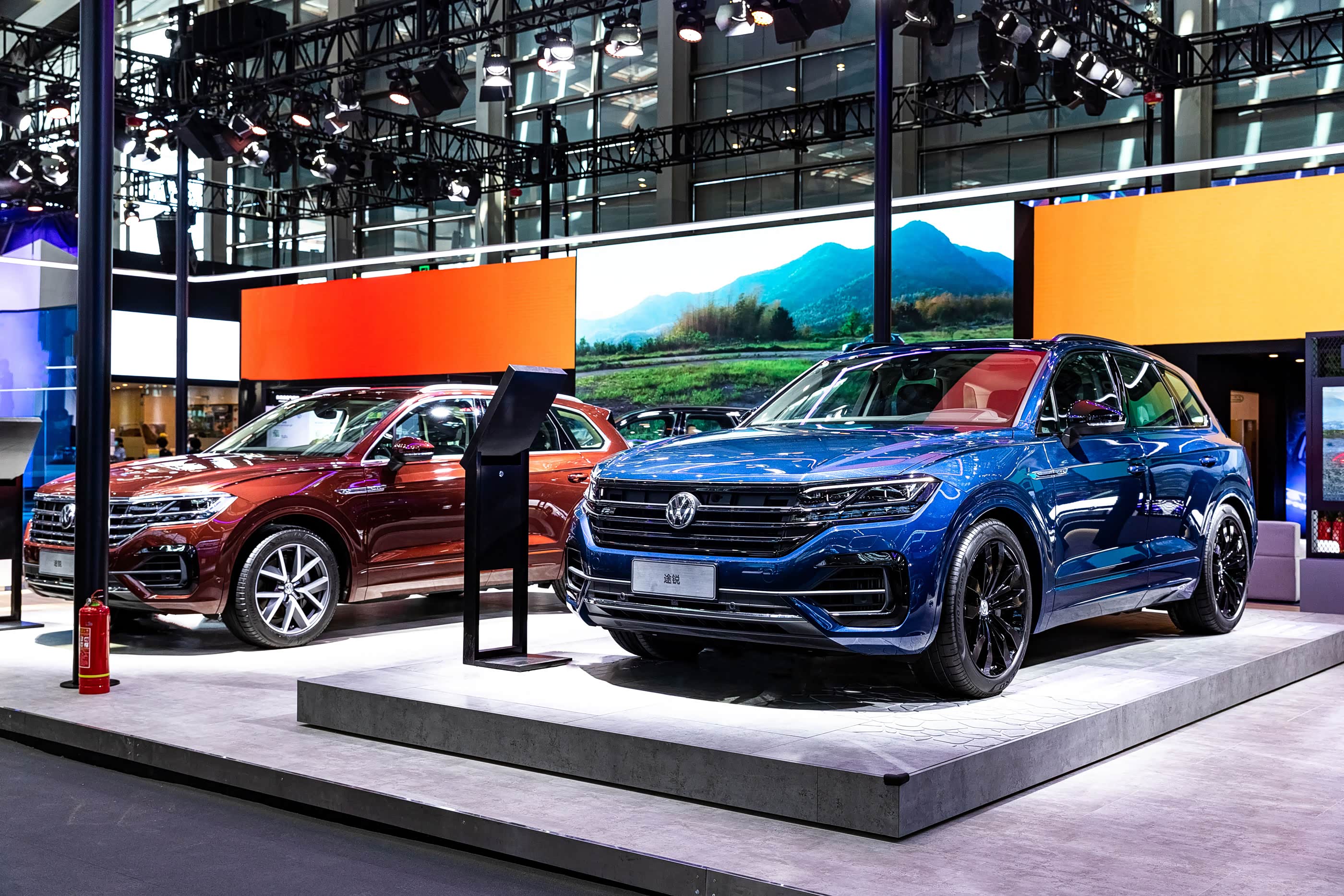 外观黑化版大众途锐 3.0 tsi锐尊版,小幅度升级,值得你买吗?