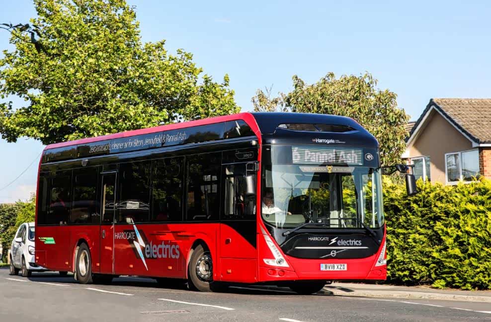 可随时为手机无线充电新潮沃尔沃7900纯电版公交车