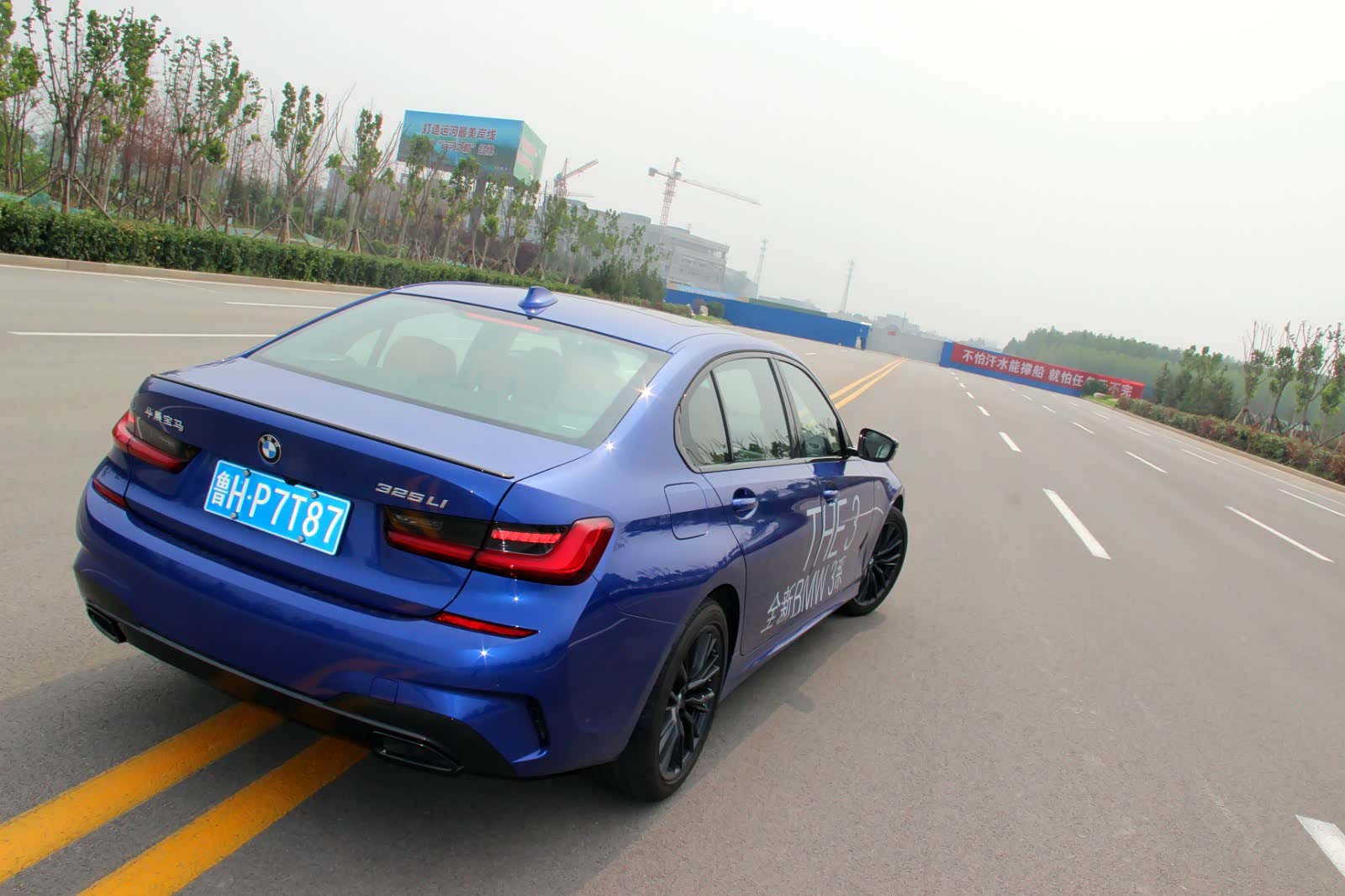 蓝天白云在路上,探店宝马3系 2020款 325li m运动曜夜版