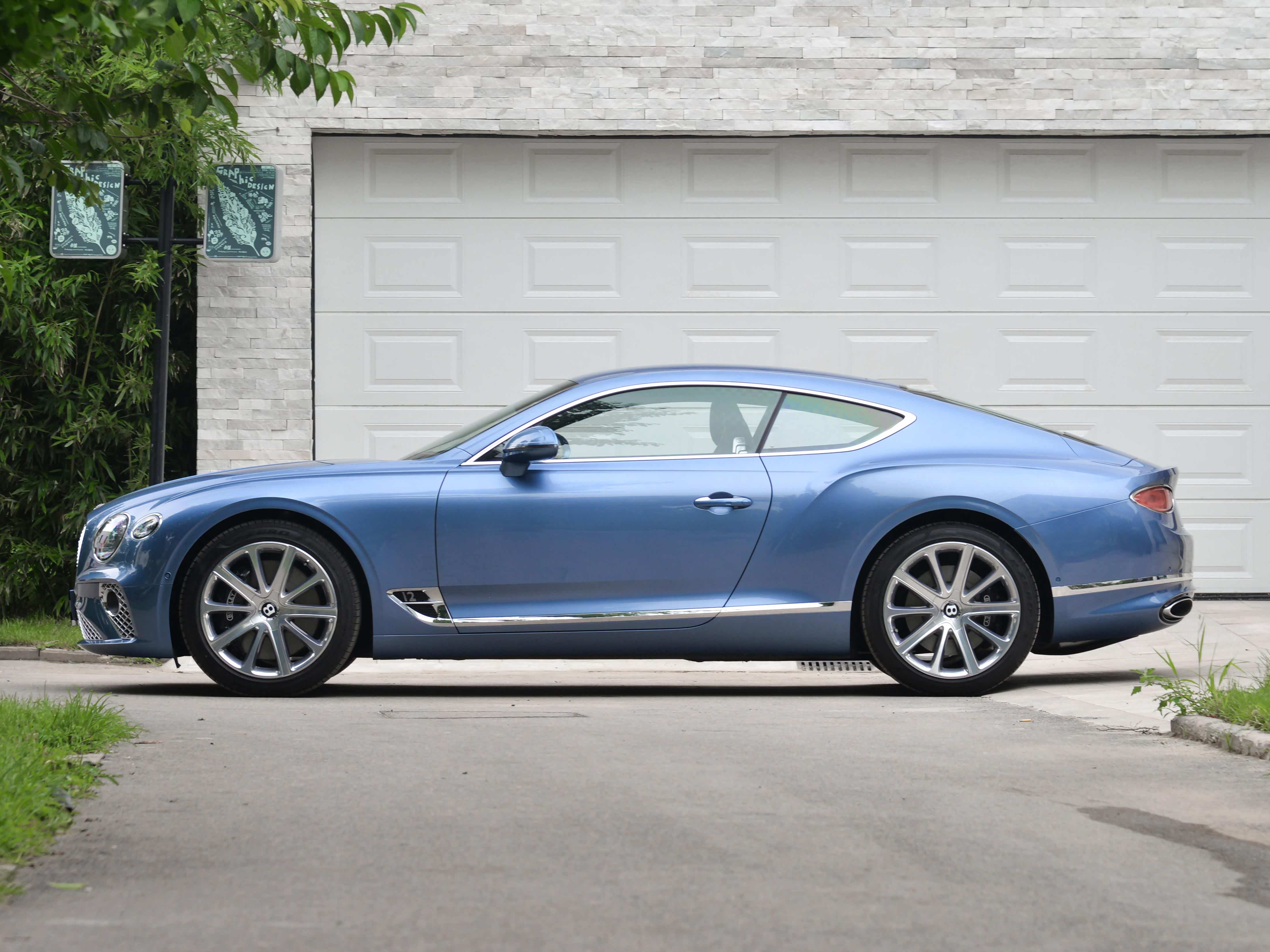 12缸6l排量顶级旗舰,英伦原装进口超奢华,实拍宾利欧陆