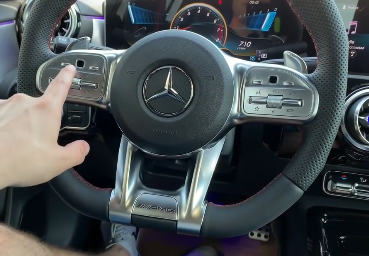 2019款 奔驰 amg a35 4matic,方向盘展示分析