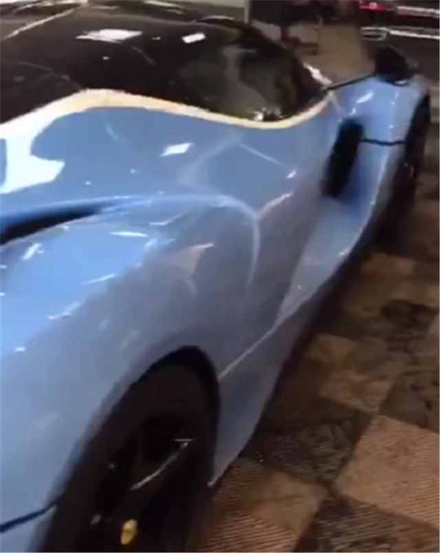 “婴儿蓝”法拉利LaFerrari，3秒破百，挂京N牌，引擎上有7个签名_车家号_发现车生活_汽车之家