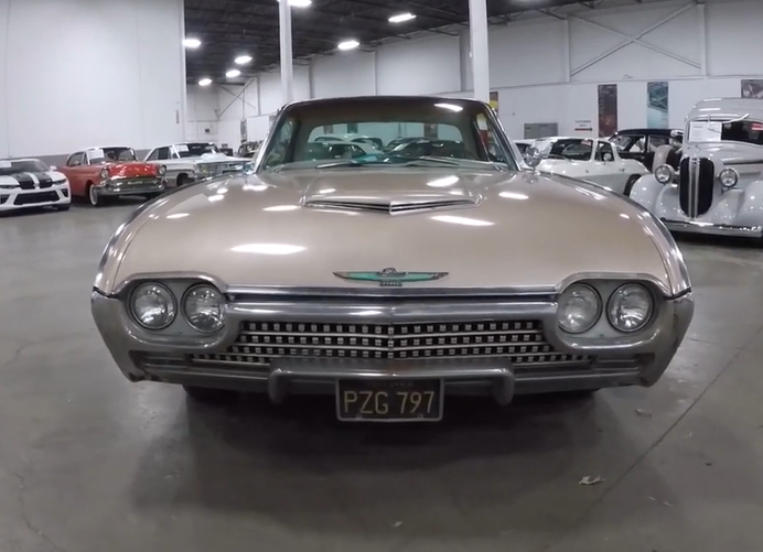 1962年的 福特品牌 thunderbird!