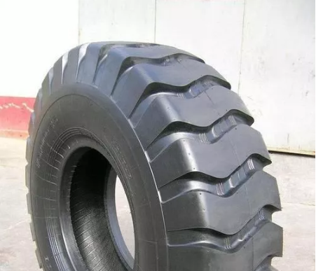 新老车主轮胎必备常识4:胎冠花纹对轮胎性能的影响