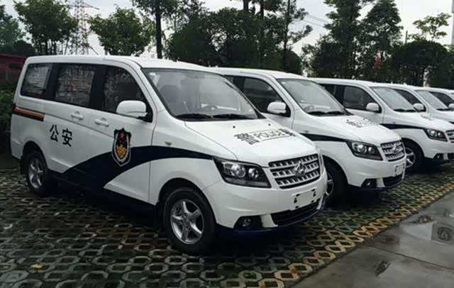 这才是长安的强项!不低调,旗下车型均装配警车,网友:早该这样