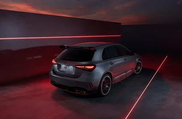 又一德系小钢炮，经典两厢设计，2.0t轰出421匹马力，百公里3.9秒