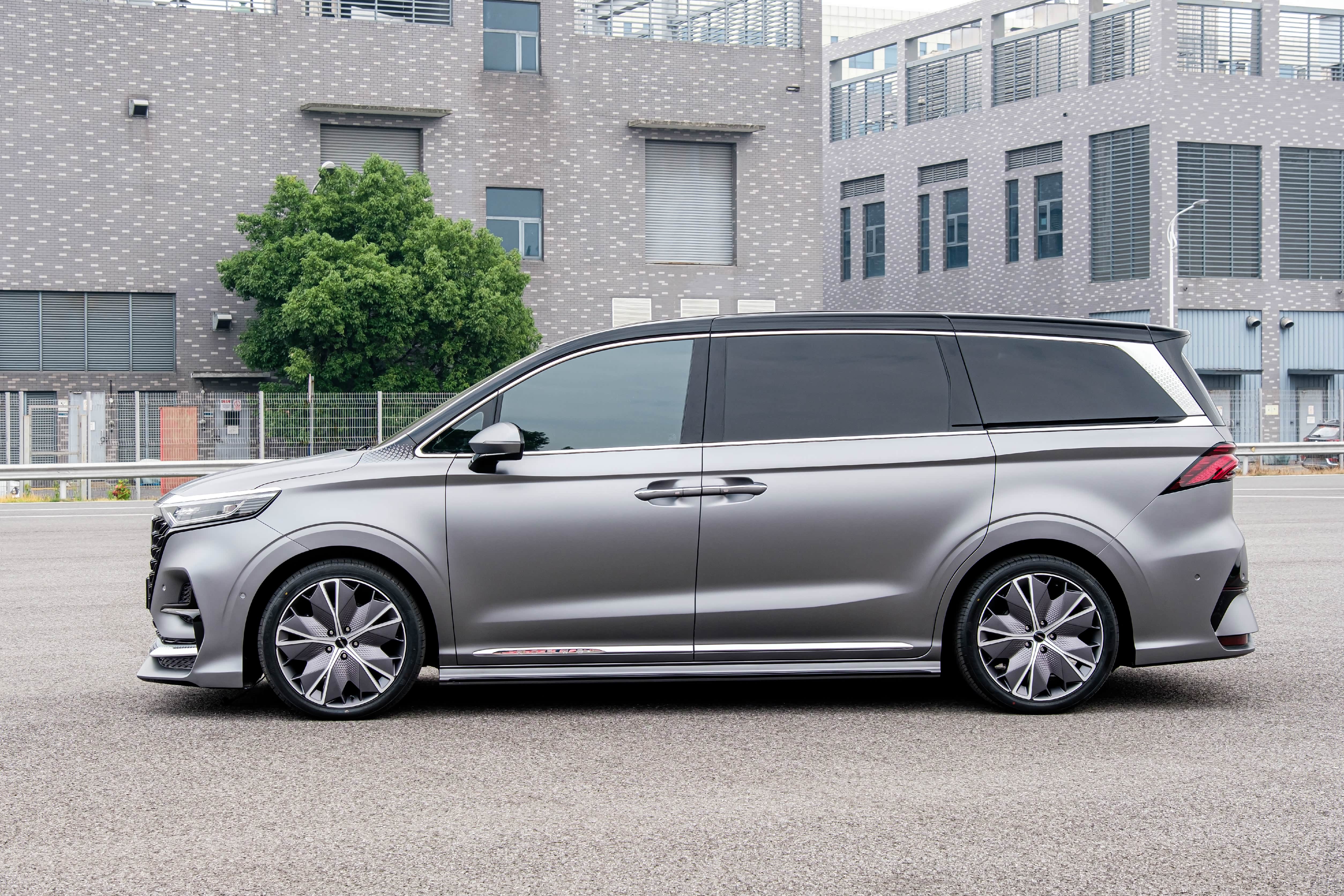 上汽荣威im8实拍图曝光,车头是最大亮点!