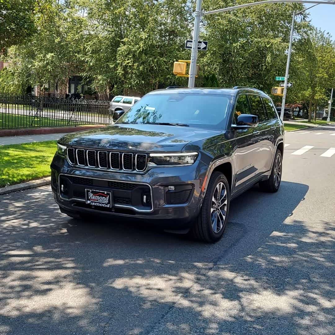 全新jeep大切诺基l街拍 舒展大气的造型 非常威武
