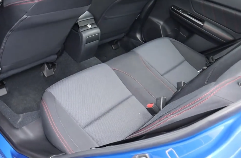 2020款 斯巴鲁 wrx,后排空间展示
