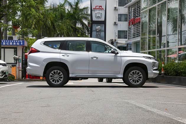 2020款三菱帕杰罗劲畅上市售价2898万3098万元