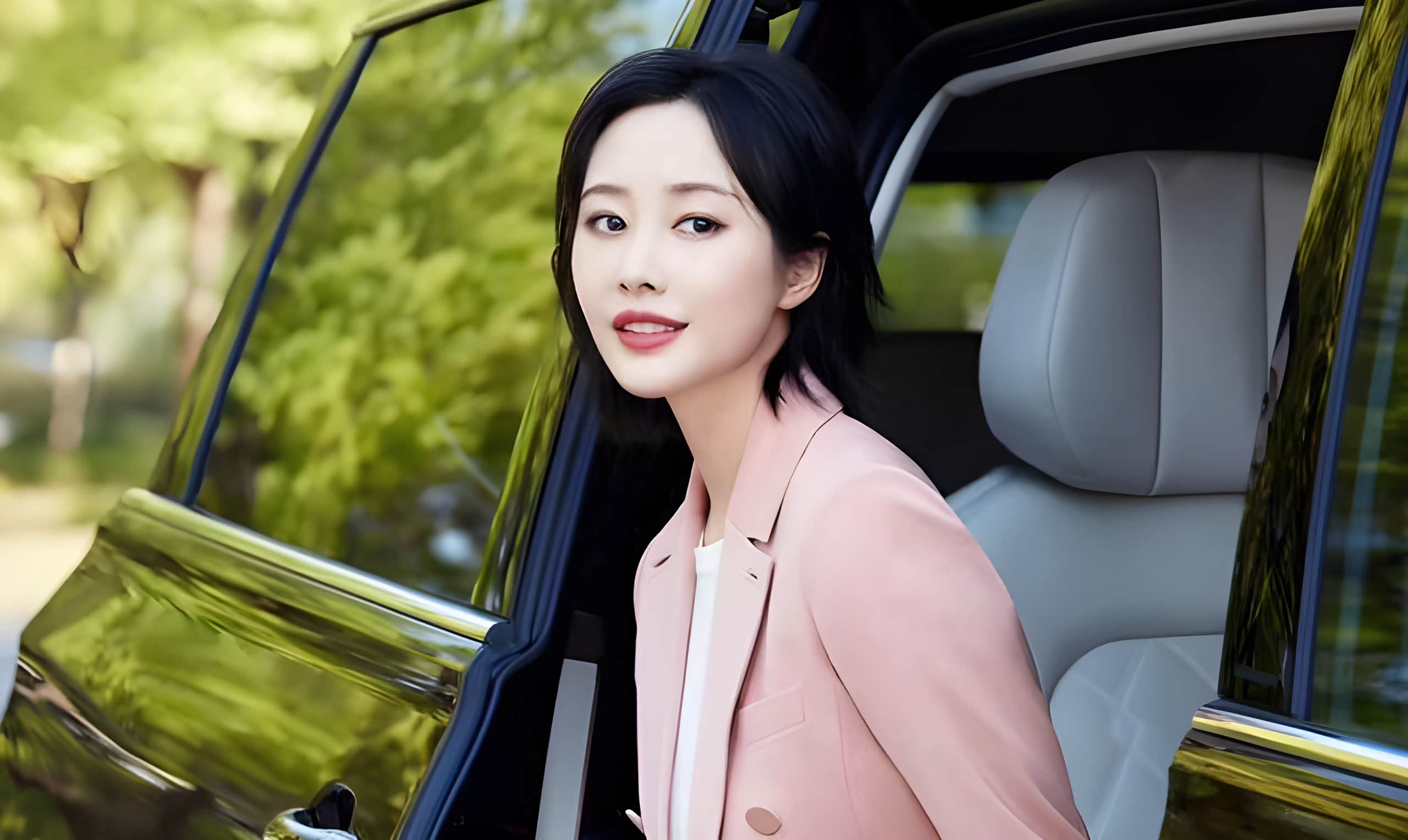 唇红齿白笑生嫣微微一笑很倾城,乌金梅花司理理惊艳登场始撩闲