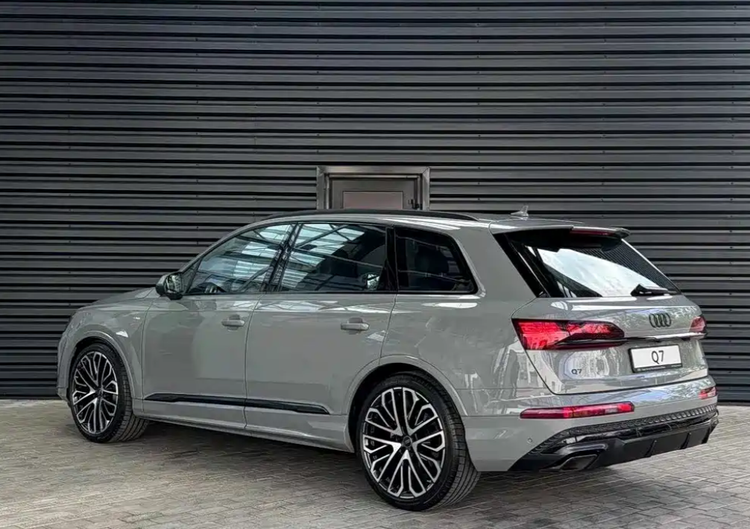 新款奥迪 Q7 实拍解析:7 座 “隐藏福利”,家用商用两不误_车家号_发现车生活_汽车之家