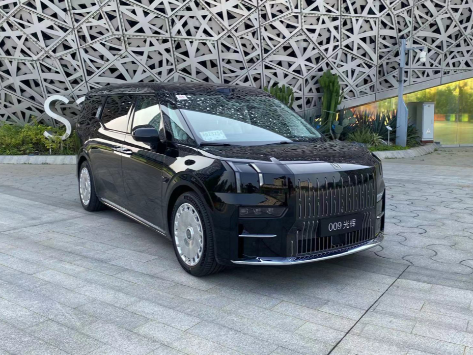 用劳斯莱斯的标准来造MPV?极氪009光辉版实拍_车家号_发现车生活_汽车之家