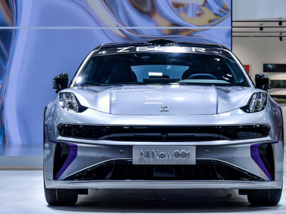 全新极氪001智能科技大揭秘：LCC+辅助、智能魔毯、8295智能芯片_车家号_发现车生活_汽车之家