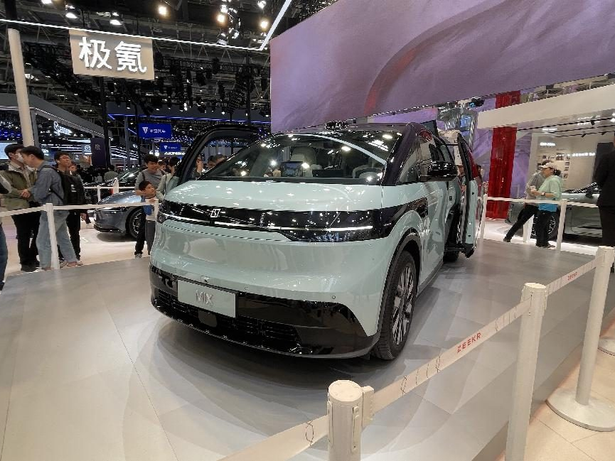 极氪MIX车展实拍,无B柱前后侧滑门,可旋转座椅空间大过MPV_车家号_发现车生活_汽车之家