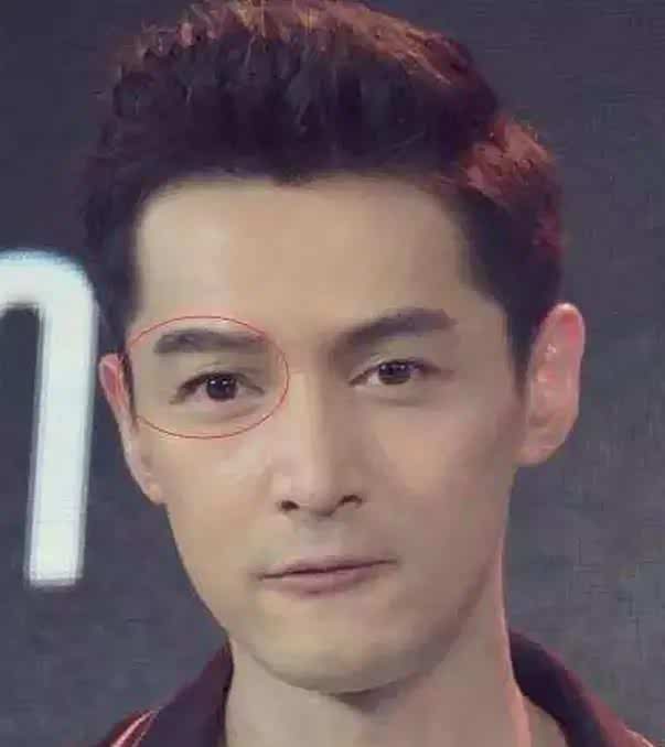 2006年,胡歌遭遇车祸毁容,助理张冕去世。他为何原谅司机?_车家号_发现车生活_汽车之家
