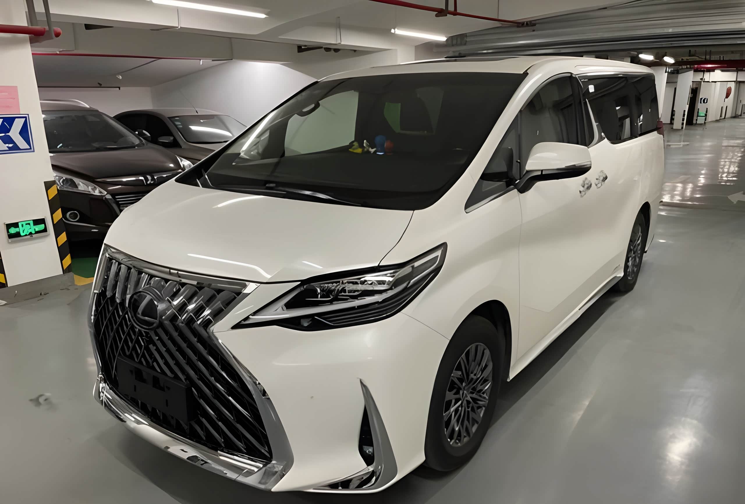 以前丰田埃尔法被称为是mpv中的劳斯莱斯,现在雷克萨斯又推出了一款