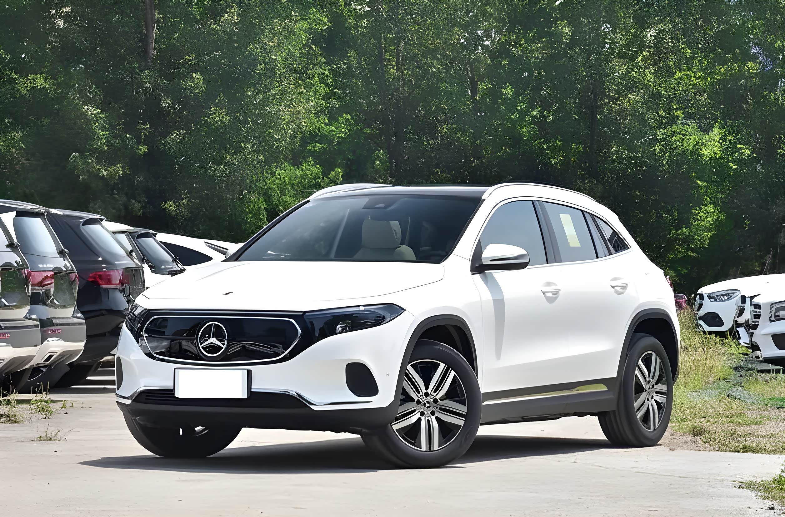 想选豪华品牌电动车精致小巧奔驰eqa值得看看