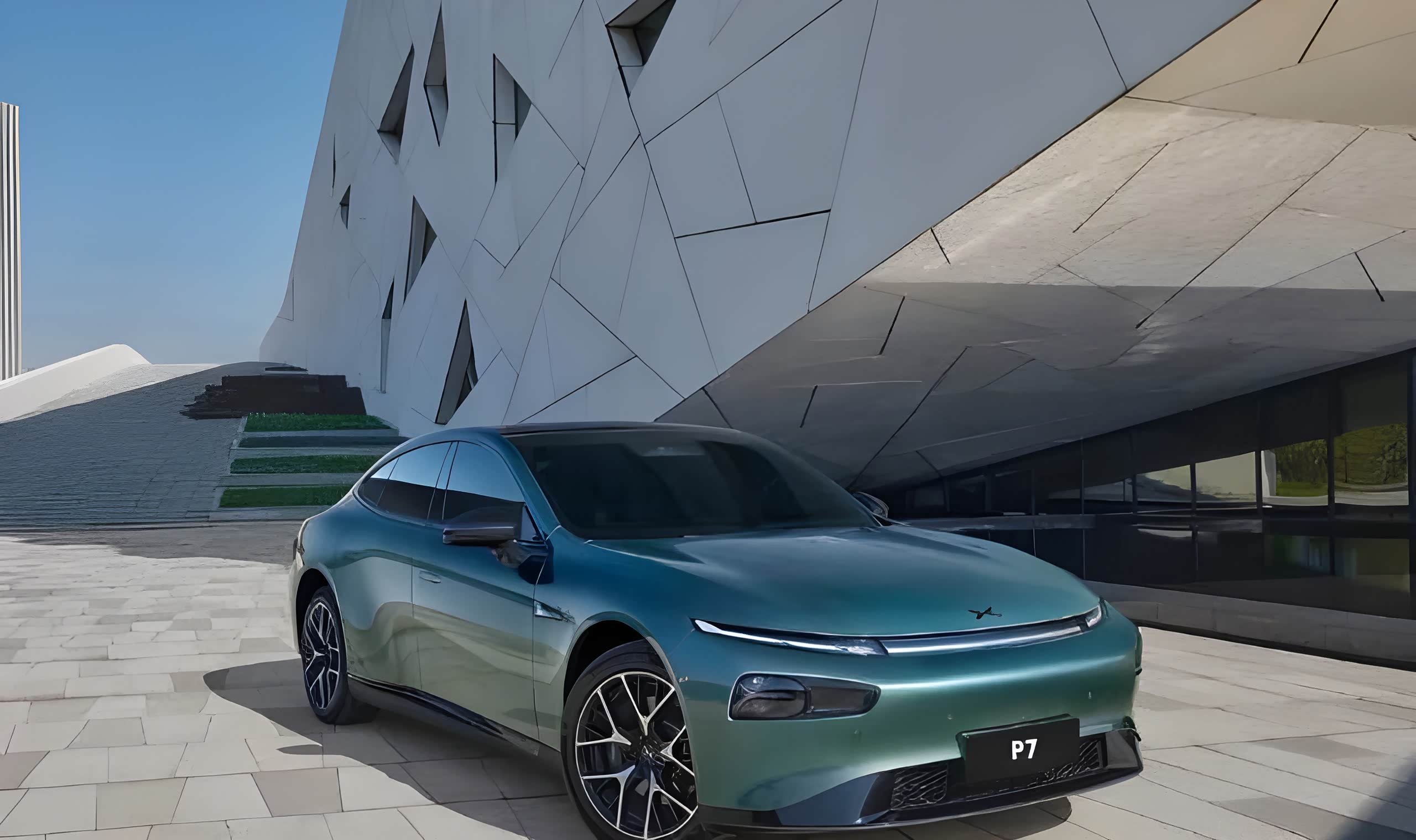 小鹏p7是目前市场上比较流行的一款电动汽车,它的后期维护费用是消费