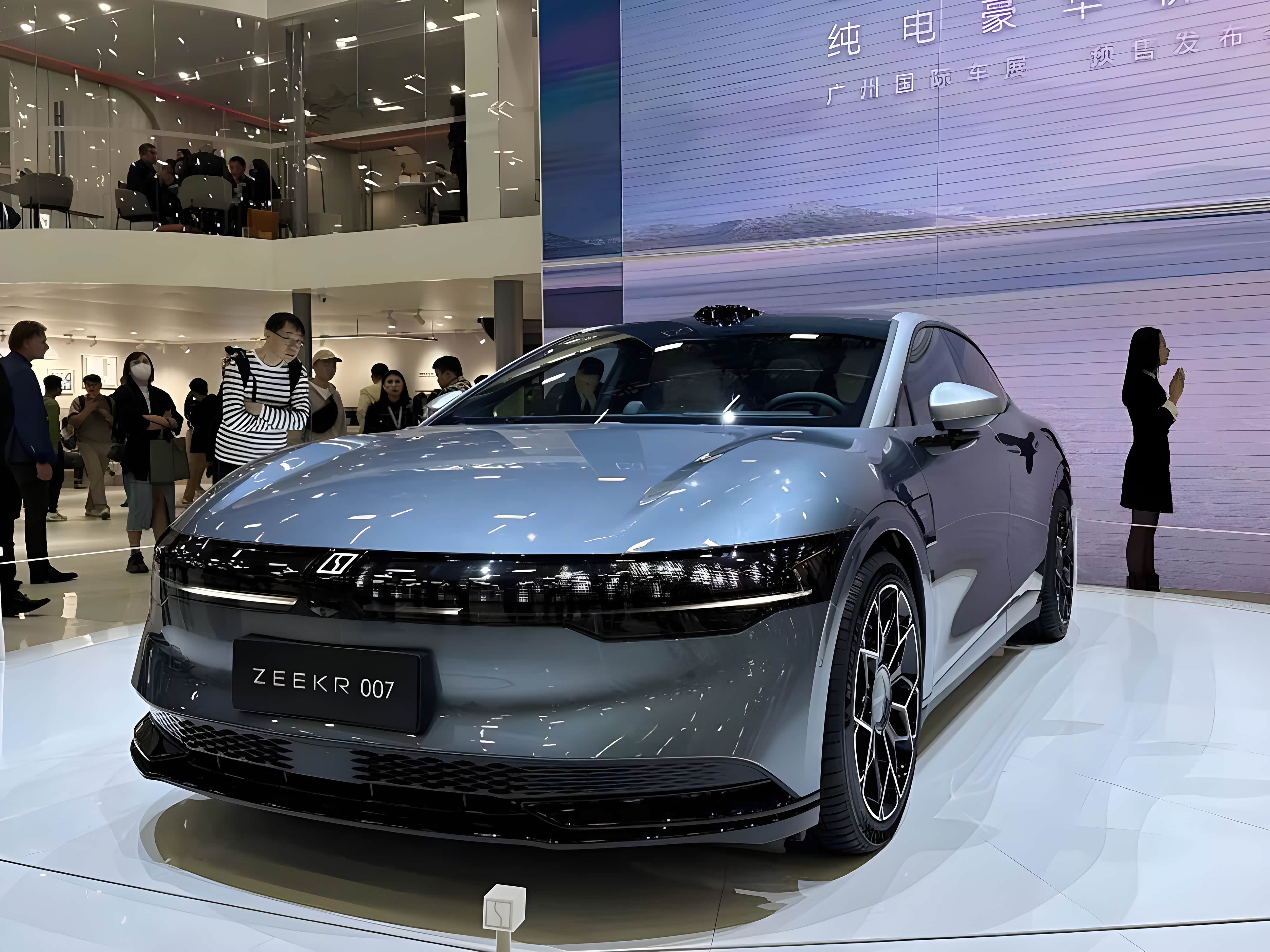 国产最美轿跑,难道不比"34c"实惠多了?