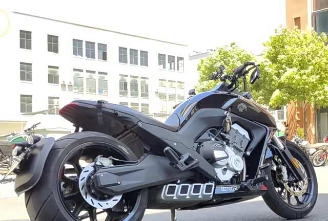 配310毫米宽大胎的奔达lfc700燎四缸太子车,来欣赏一下