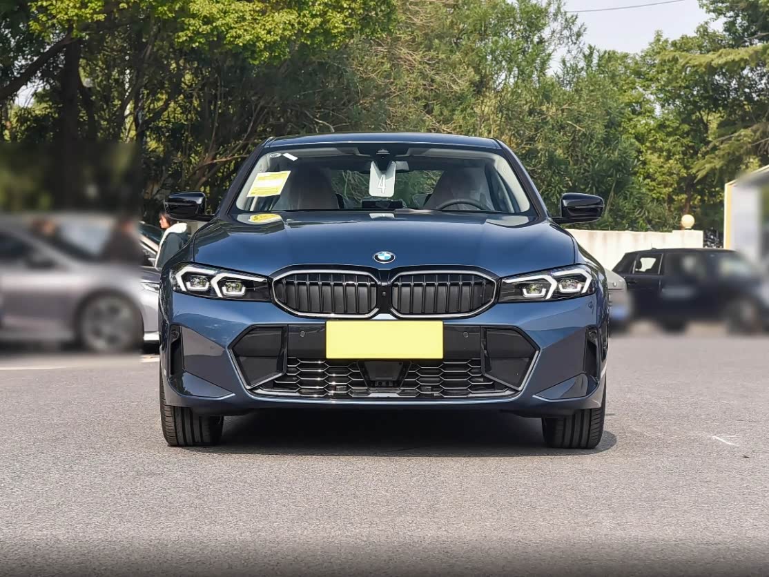 同为德系豪华中型轿车,宝马3系对比奔驰C级,到底该怎么选?_车家号_发现车生活_汽车之家