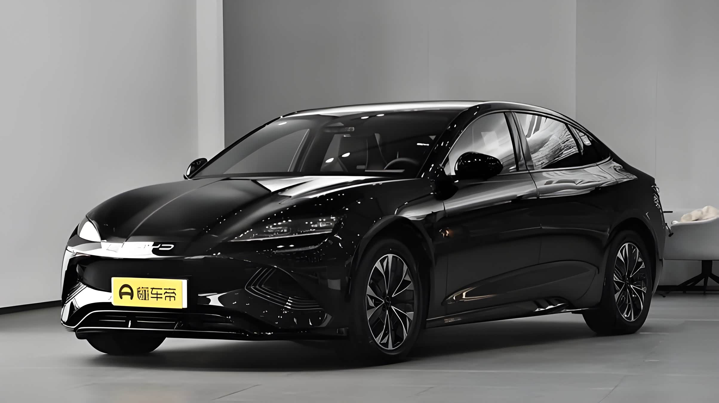 续航700km,轴距2920mm,比亚迪海豹适合年轻人的第一台车