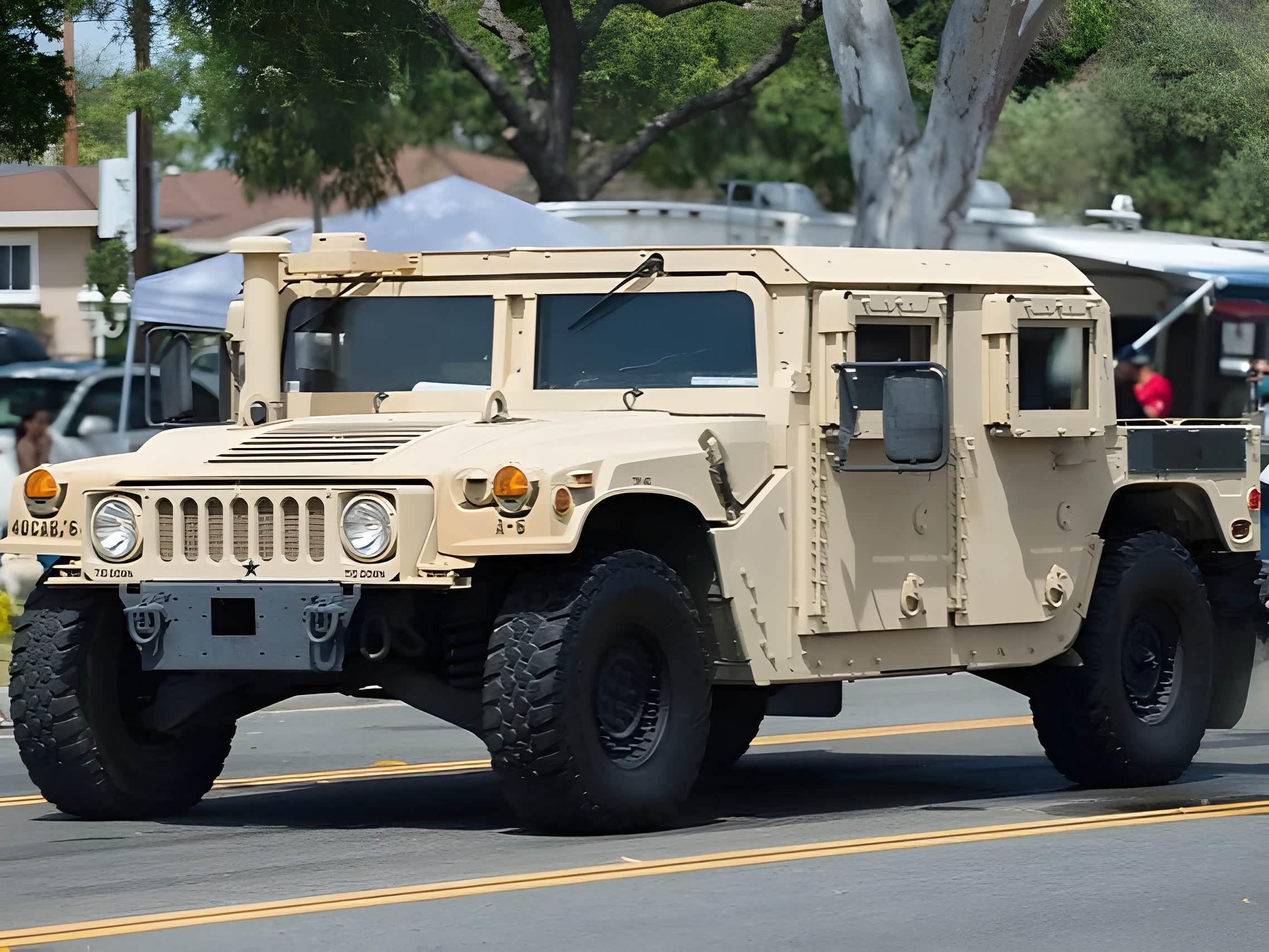 军车也疯狂？地狱猫V8+飞机机翼！世界上第一辆6x6悍马H1_车家号_汽车之家