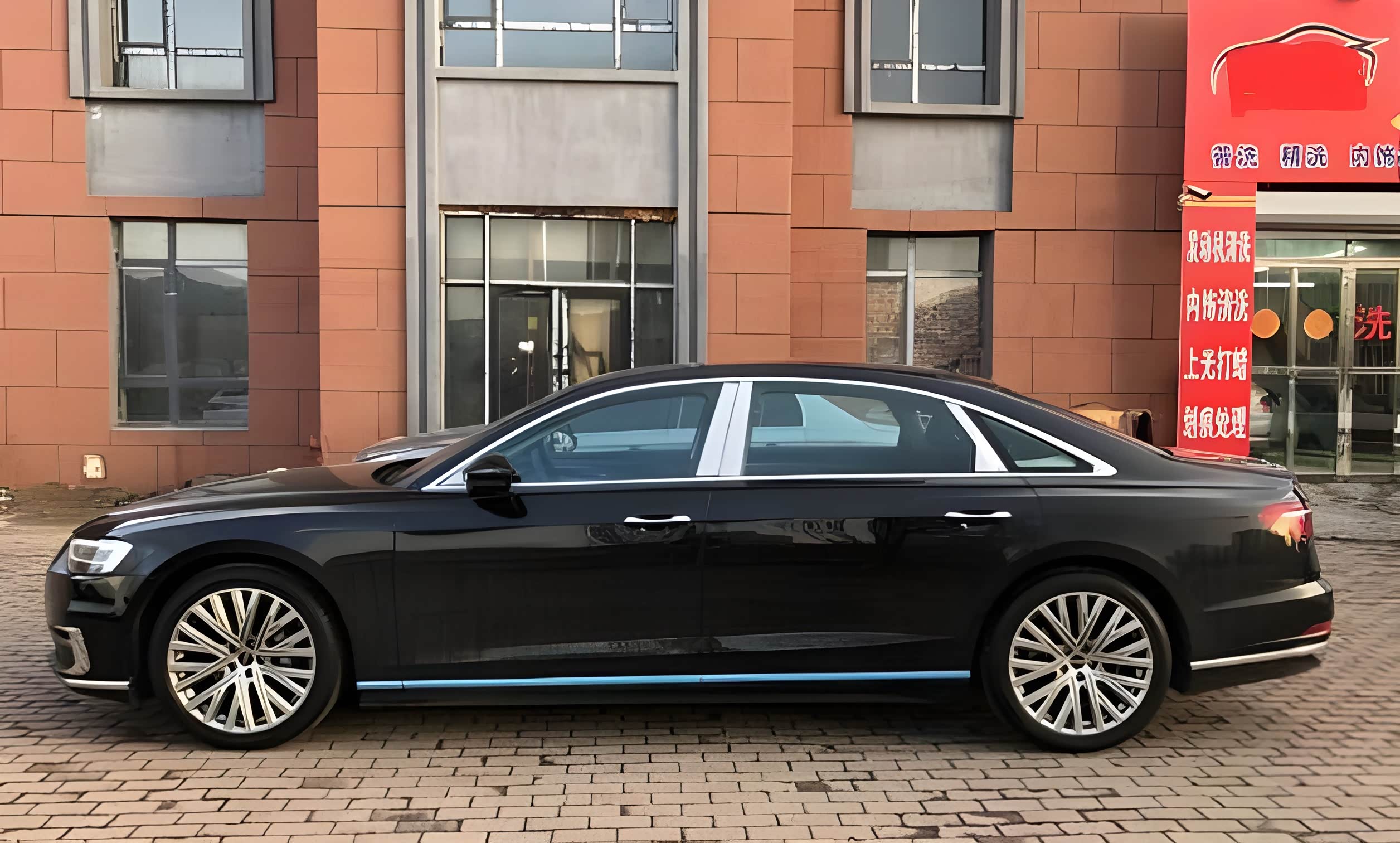 2021款奥迪a8l已经上市,相比上一款车几乎没有太大的变化,内行人能看