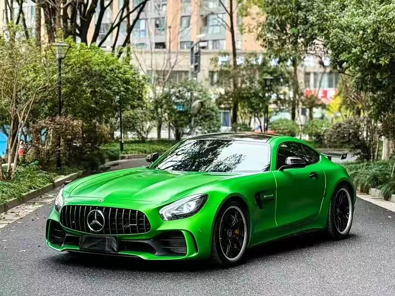最新到店: 21年奔驰AMG•GTR 绿魔,磨砂绿外观_车家号_发现车生活_汽车之家
