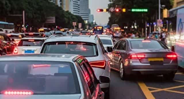 遭遇加塞挑战：为何司机们宁愿“硬碰硬”也不退让？_车家号_发现车生活_汽车之家
