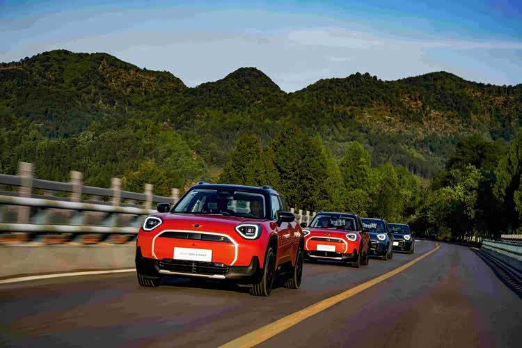 MINI首款跨界车型—全新电动MINI Aceman上市,好奇探索都市丛林_车家号_发现车生活_汽车之家