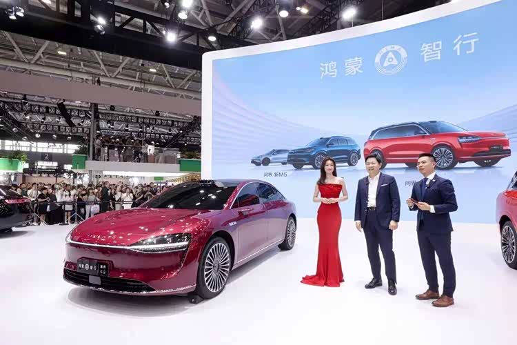 周鸿祎直言享界S9超迈巴赫，45万价格能享百万体验？