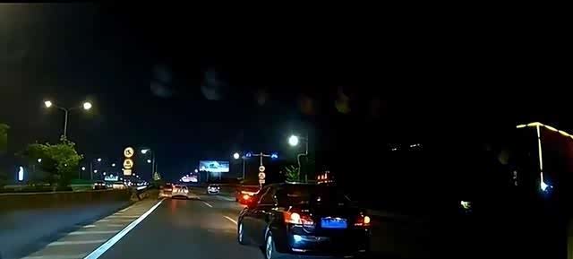 开车变道的5个驾驶技巧,正确的变道方法,能减少变道引发的事故_车家号_发现车生活_汽车之家