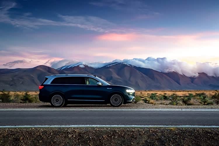 问界M9引领豪华车市场新潮流：累计大定破17万辆，销量再创新高