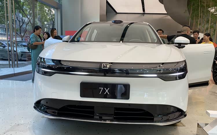 静态体验极氪7X,智慧灯幕是特色,后排舒适度堪比豪华MPV_车家号_发现车生活_汽车之家