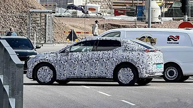 领克E335路试谍照首曝!轿跑造型惊艳,定位紧凑型SUV_车家号_发现车生活_汽车之家