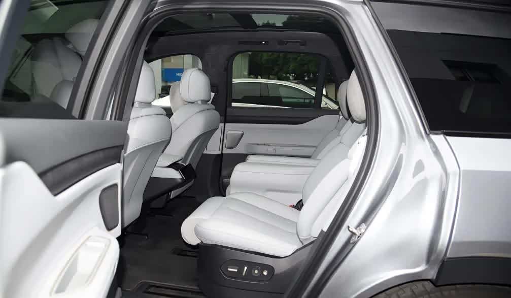 蔚来ES8外观内饰设计分析_2024款蔚来ES8豪华新能源汽车评测_蔚来es8