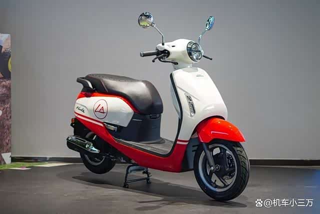 两本对决：新本NS125LA对比五羊本田F125，到底该如何选择？_车家号_发现车生活_汽车之家