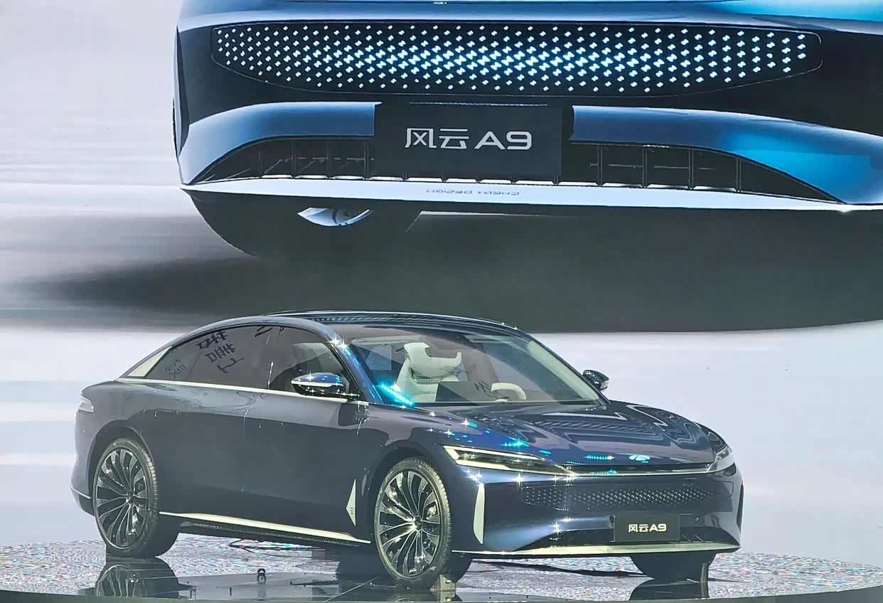 全新风云A9电动版实车图流出：造型出众的中型运动轿车，动力规格同样亮眼
