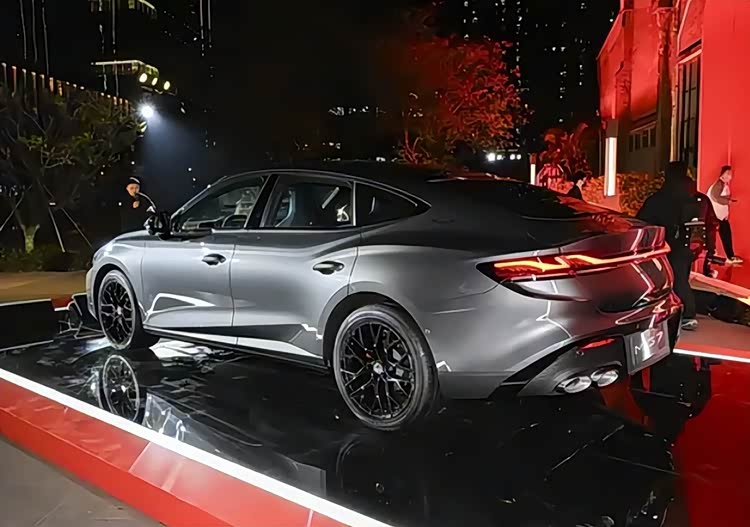 2026款名爵MG7正式上市,1.5T/2.0T 动力 + 智驾升级,三段式尾翼_车家号_发现车生活_汽车之家