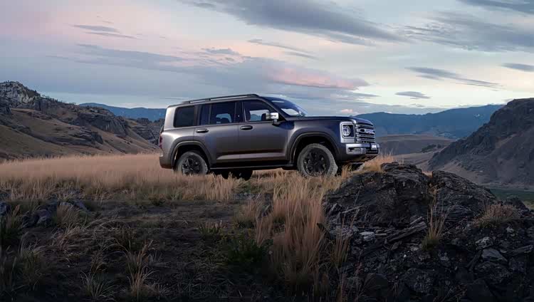 原厂长穿标杆降临，二代哈弗H9穿越版23.29万起售