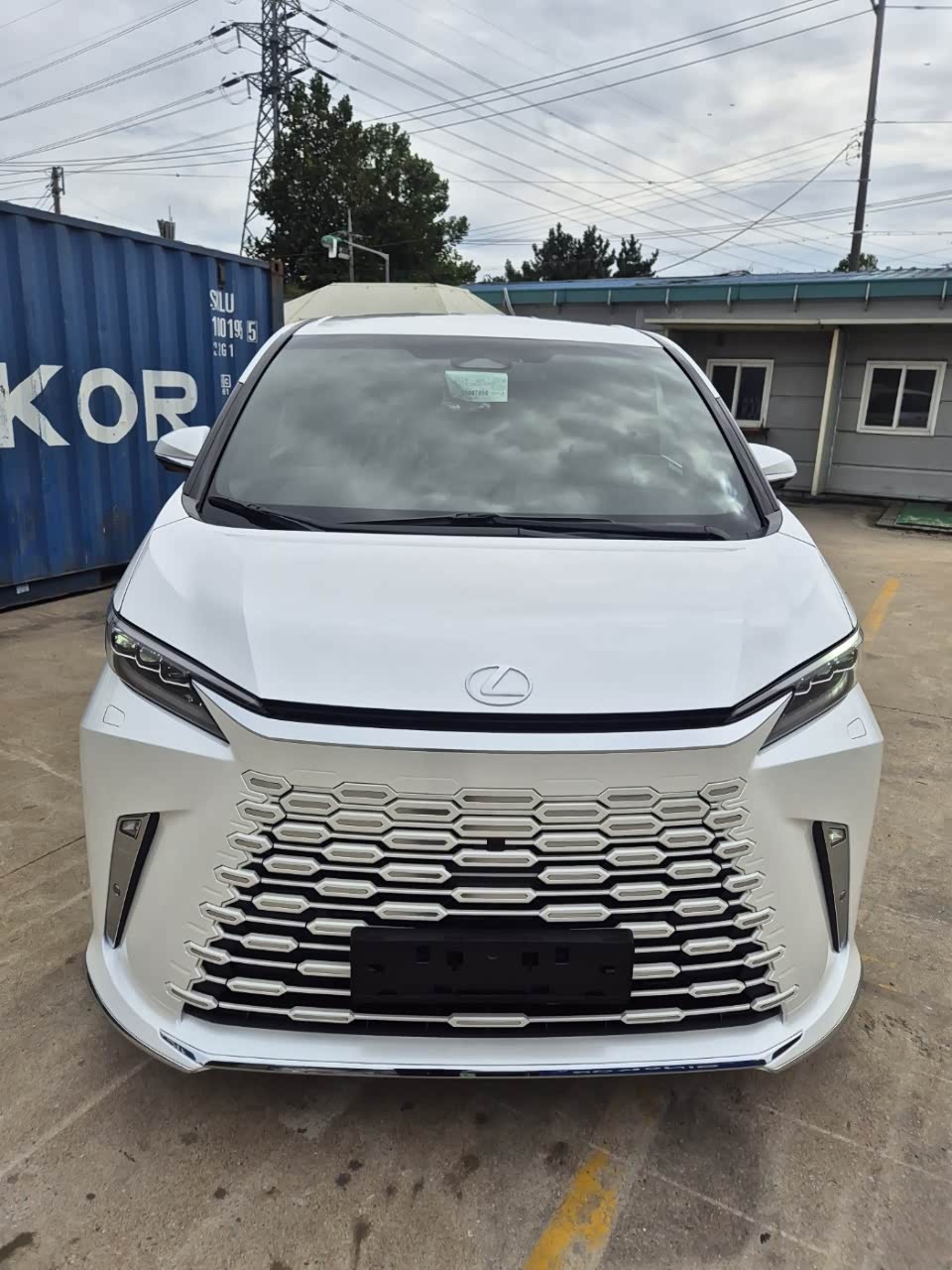 25款雷克萨斯lm500h4座?韩版白色180万