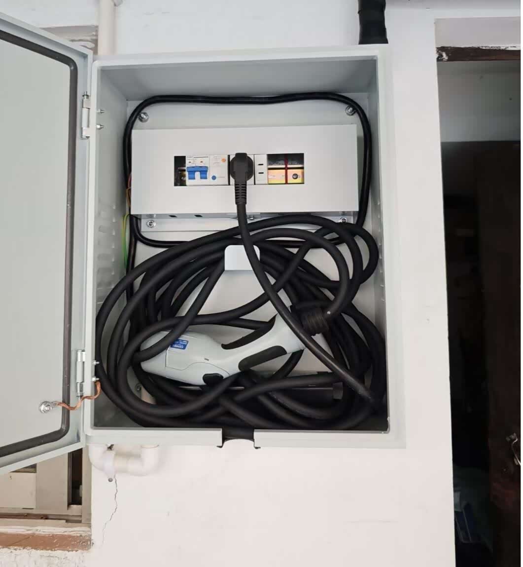 AC米兰官网-一种充电桩用便于观察读数的电表箱