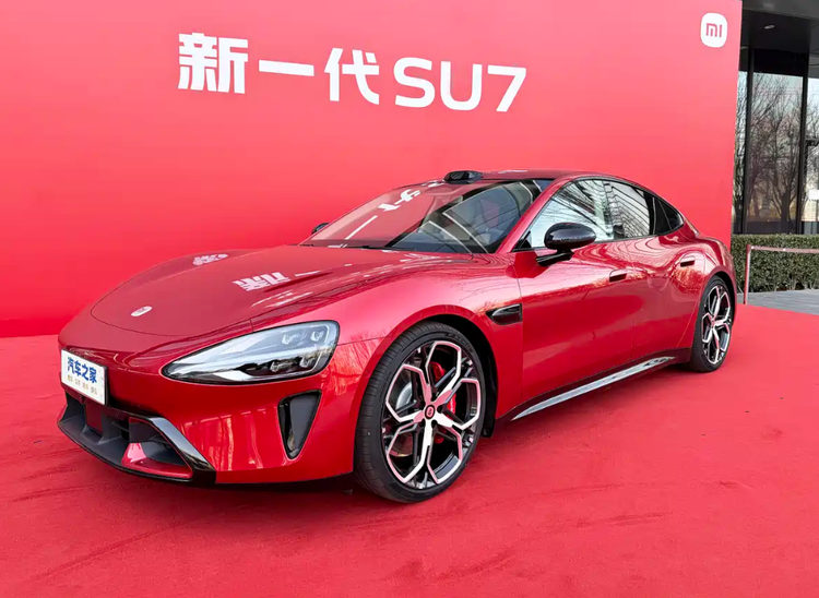 新款小米SU7赤霞红实车亮相，预计 4月上市，预售价22.99万起_车家号_发现车生活_汽车之家