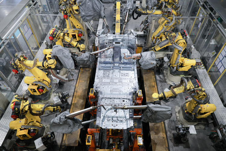 岚图泰山车主探秘智慧工厂，见证中国智造豪华底气