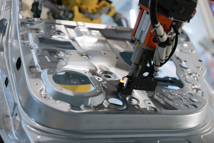 岚图泰山车主探秘智慧工厂，见证中国智造豪华底气