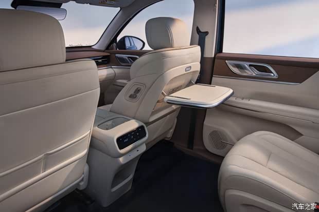 Wuling Starlight L interior and second row
